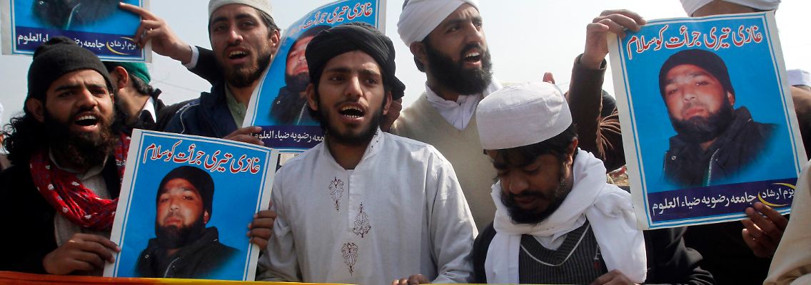 Der Mörder von Gouverneur Taseer, der sich für eine christliche Frau eingesetzt hatte, wird von relgiösen Pakistanern regelrecht verehrt.