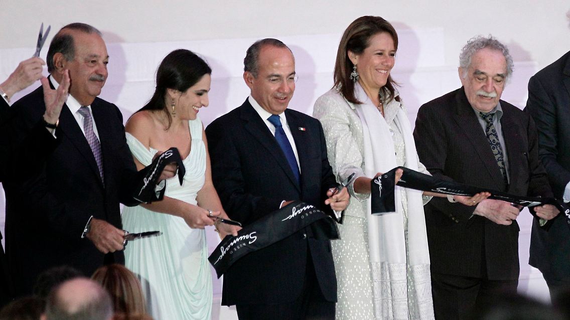 Beim Banddurchschneiden: Carlos Slim, seine Tochter Soumaya, Mexikos Präsident Felipe Calderon und seine Frau Margarita Zavala sowie der kolumbianische Nobelpreisträger Gabriel Gabriél García Márquez.
