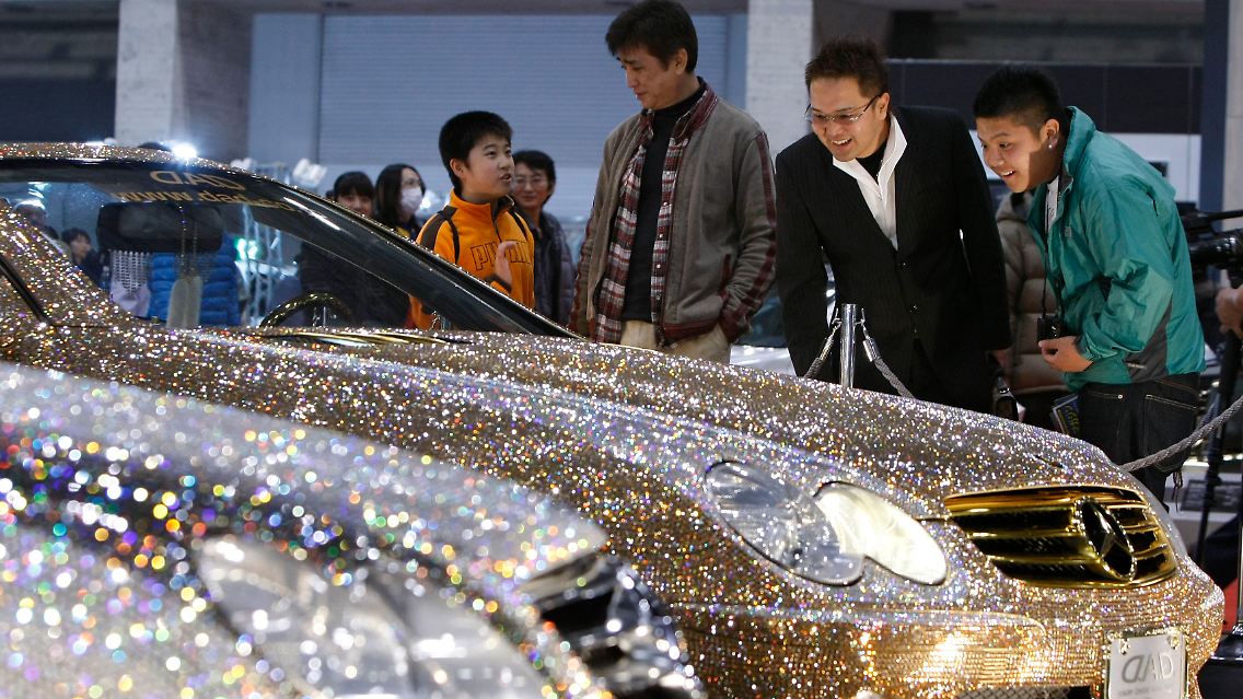 Ein maßgeschneiderter Mercedes auf einer Messe in Tokio.