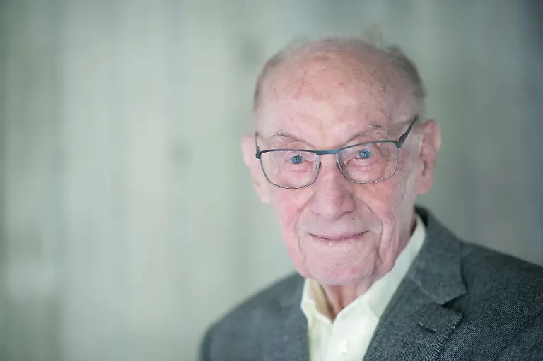 Edzard-Reuter-ehemaliger-Vorstandsvorsitzender-der-Daimler-Benz-AG-aufgenommen-in-seinem-Wohnhaus