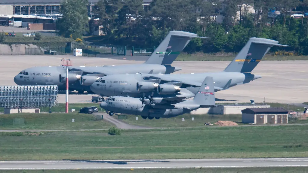 Eine-Maschine-der-US-Airforce-startet-von-der-US-Airbase-in-Ramstein