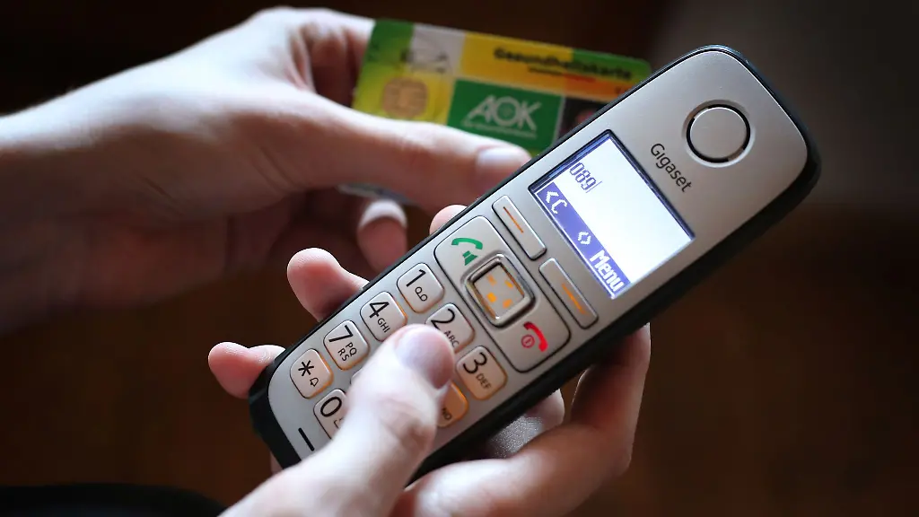 Ein-Anruf-beim-Arzt-fuer-eine-Krankschreibung-soll-wiede-genuegen