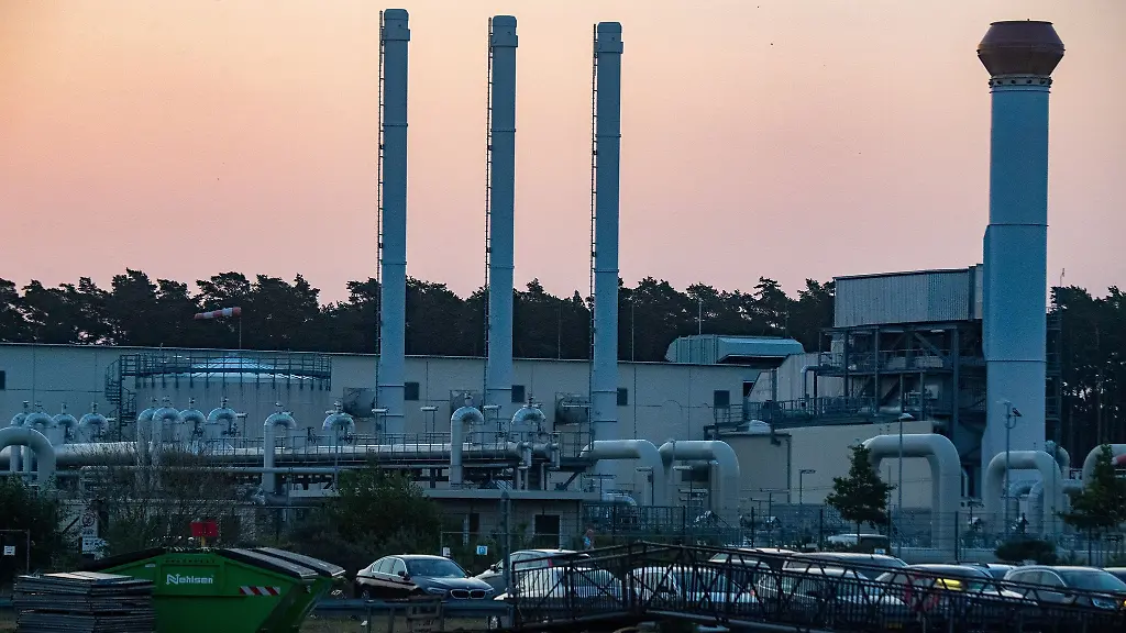 Die-Gasempfangsstation-der-Ostseepipeline-Nord-Stream-1-und-der-Uebernahmestation-der-Ferngasleitung-OPAL