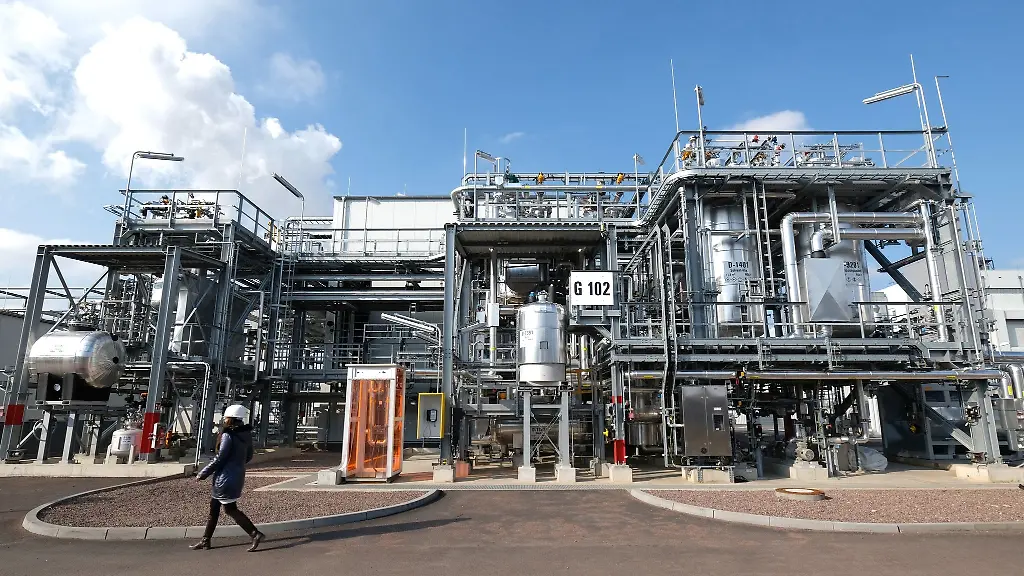 Eine-Anlage-zur-Herstellung-von-synthetischem-Kautschuk-in-Sachsen-Anhalt