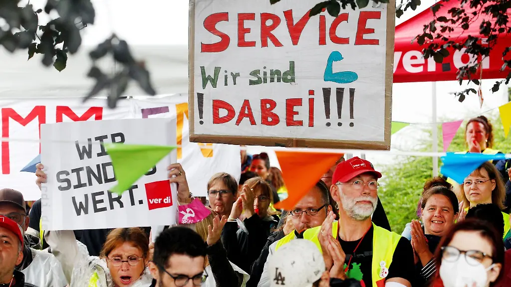 Beschaeftigte-von-Universitaetskliniken-streiken-in-Essen