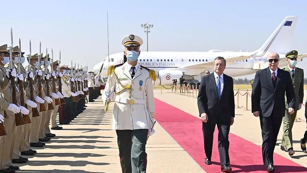 Italiens-Ministerpraesident-Mario-Draghi-und-Algeriens-Praesident-Abdelmadjid-Tebboune-in-Algier