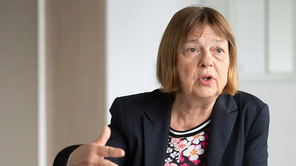 Brandenburgs-Gesundheitsministerin-Ursula-Nonnemacher-Buendnis-90-Die-Gruenen-spricht