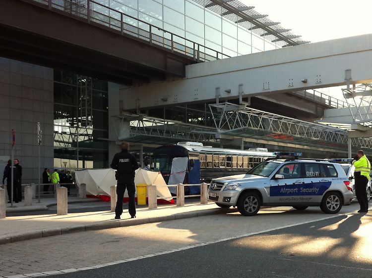 Die Polizei sichert den Tatort.