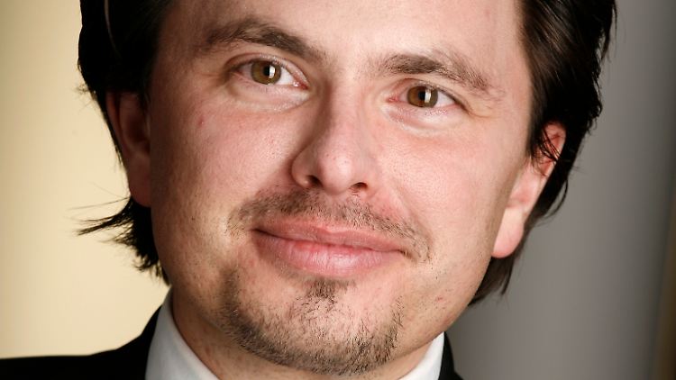 Stephan M. Hübner ist Biologe und Wissenschaftsjournalist sowie Pressereferent an der Goethe-Universität Frankfurt am Main.