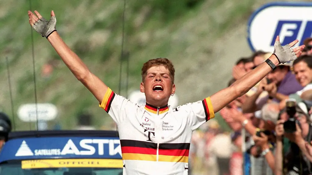 Mit-seinem-Sieg-in-Andorra-Arcalis-faehrt-Jan-Ullrich-ins-Gelbe-Trikot-der-Tour-de-France-1997