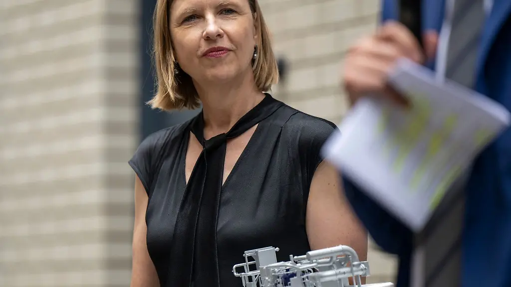 Tanja-Wielgoss-Vorstandsvorsitzende-der-Vattenfall-Waerme-Berlin-AG-in-der-Vattenfall-Kaeltezentrale