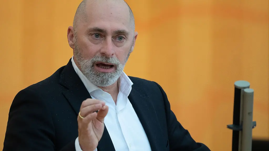 Rene-Rock-Vorsitzender-der-FDP-Fraktion-im-Hessischen-Landtag-spricht-im-hessischen-Landtag