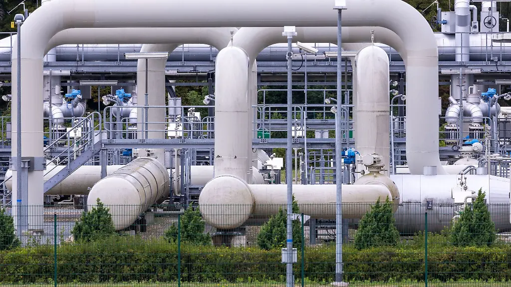 Rohrsysteme-und-Absperrvorrichtungen-in-der-Gasempfangsstation-der-Ostseepipeline-Nord-Stream-1