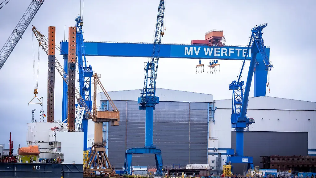 Der-Bockran-steht-auf-dem-Gelaende-der-MV-Werft