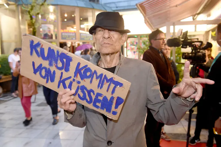 Klaus-Lemke-Filmregisseur-trat-vor-der-Premiere-seines-Films-Champagner-fuer-die-Augen-Gift-fuer-den-Rest-Ende-Juni-bei-Filmfest-Muenchen-auf