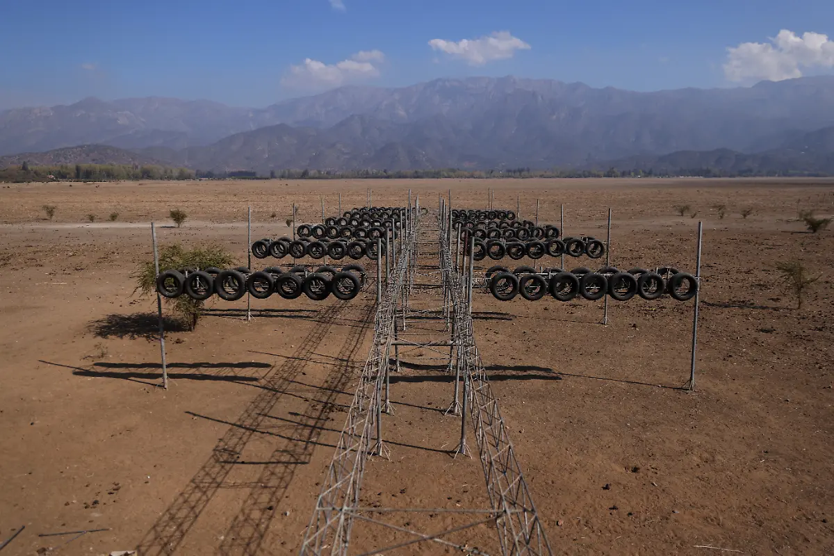 2022-04-20T000000Z-903180096-RC26RT9K4QYC-RTRMADP-3-CLIMATE-CHANGE-CHILE-DROUGHT