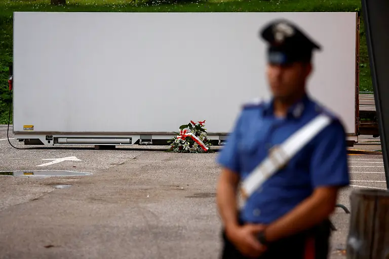 2022-07-05T100914Z-1986244649-RC2L5V90B498-RTRMADP-3-ITALY-MOUNTAIN-ICE-COLLAPSE