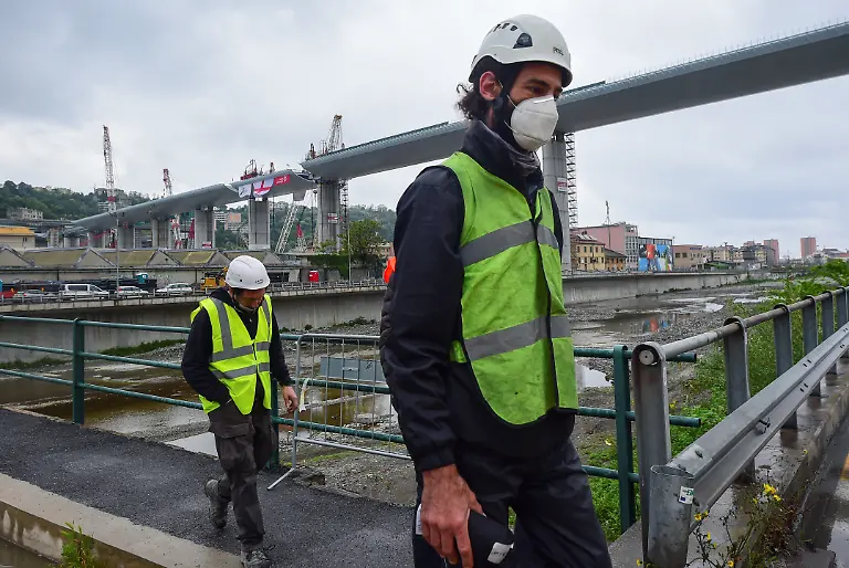 2020-04-28T112515Z-17209751-RC2NDG9O3QO4-RTRMADP-3-ITALY-BRIDGE