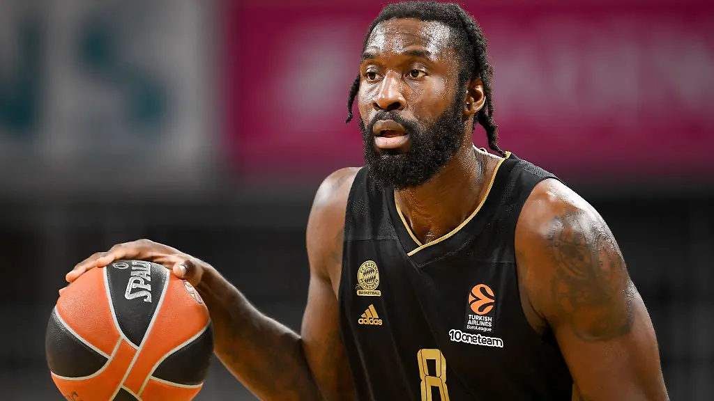 Othello-Hunter-von-Bayern-am-Ball