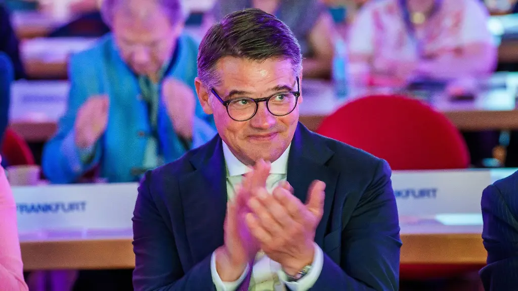 Hessens-Ministerpraesident-Boris-Rhein-nach-seiner-Wahl-zum-neuen-CDU-Landesparteivorsitzenden