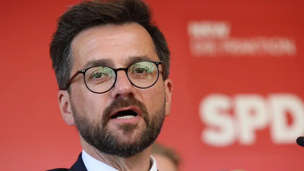 Der-Fraktionschef-der-SPD-Landtagsfraktion-Nordrhein-Westfalen-Thomas-Kutschaty-spricht