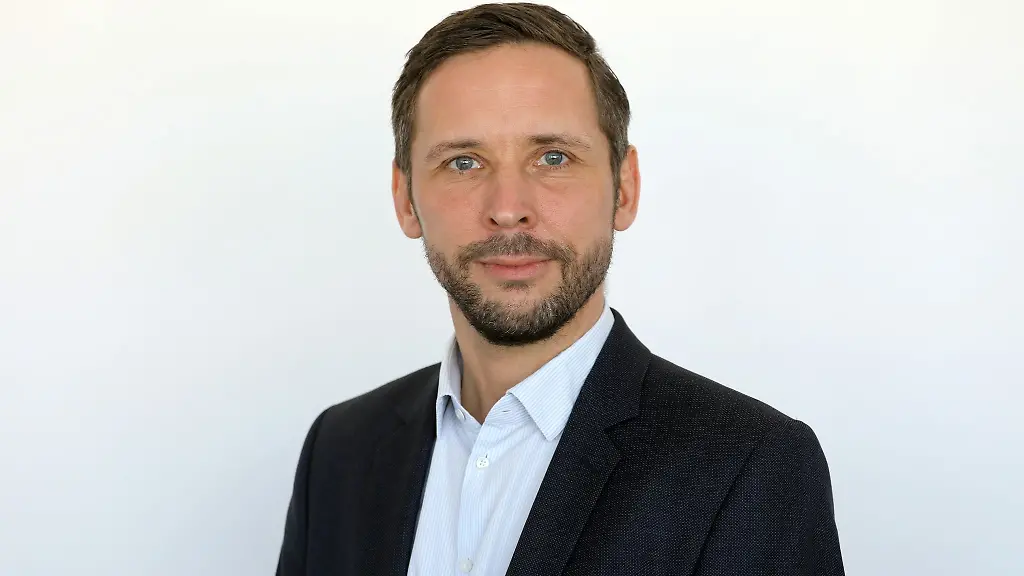 Tobias-Woitendorf-Geschaeftsfuehrer-Tourismusverband-Mecklenburg-Vorpommern-e-V-im-Haus-des-Tourismus