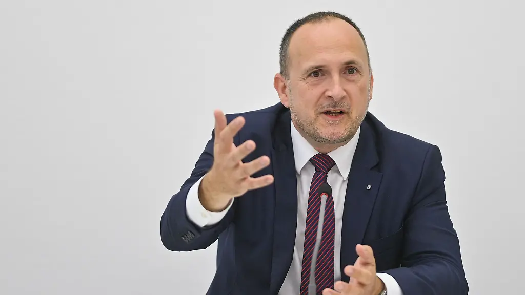 Kay-Barthel-Praesident-vom-Landesrechnungshof-Sachsen-Anhalt-spricht