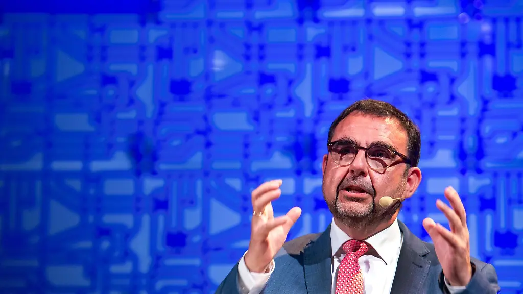 Bayerns-Gesundheitsminister-Klaus-Holetschek-CSU-spricht-beim-ersten-bayerischen-E-Health-Kongress