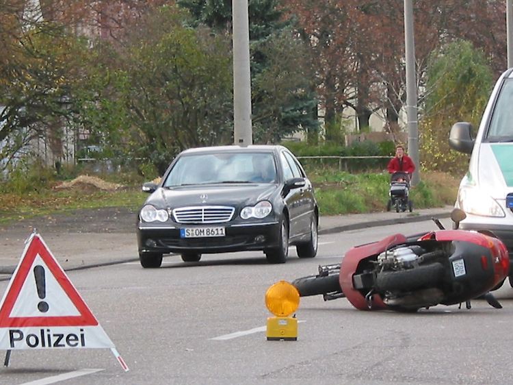 Wer hat Schuld und wer muss zahlen? Nach einem Unfall müssen meist Anwälte und Richter klären.