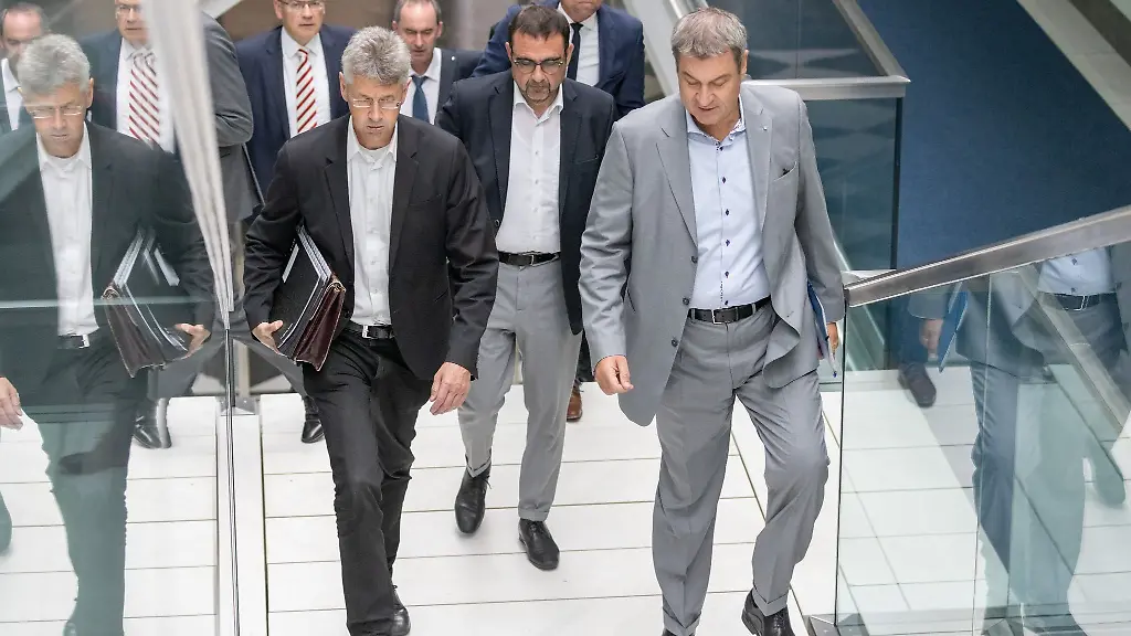 Die-Delegation-des-bayerischen-Kabinetts