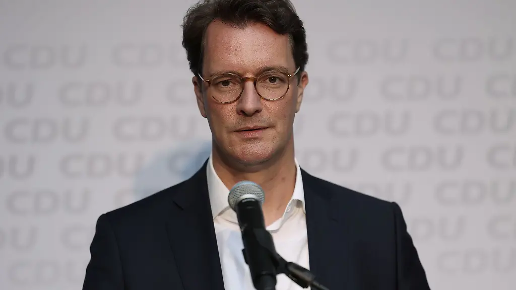 Hendrik-Wuest-CDU-Ministerpraesident-von-Nordrhein-Westfalen-spricht