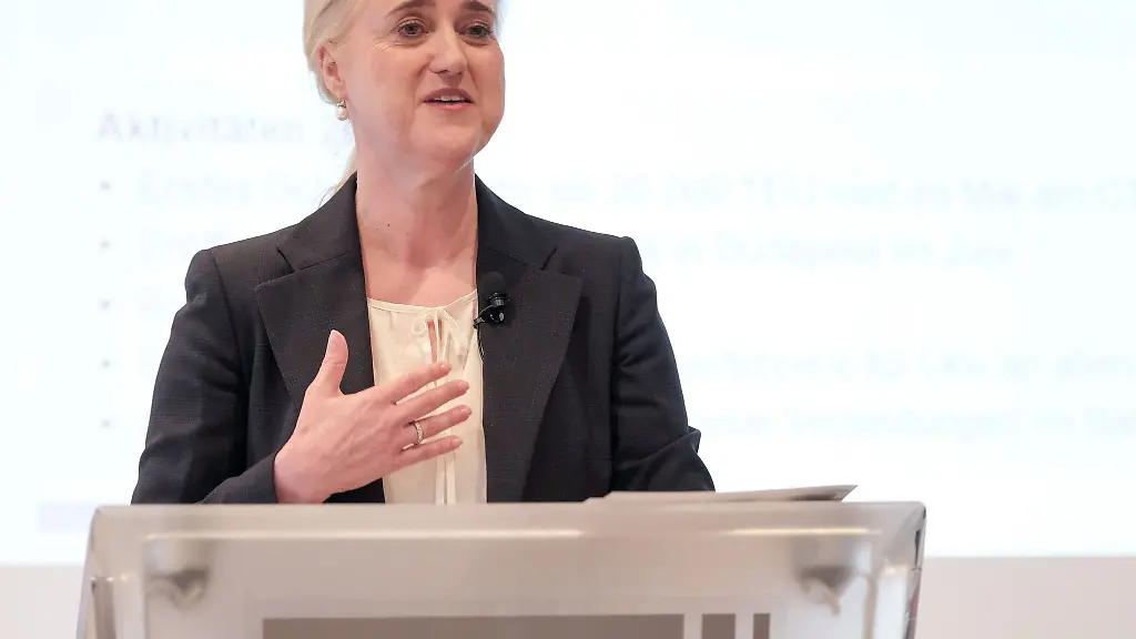 Angela-Titzrath-spricht