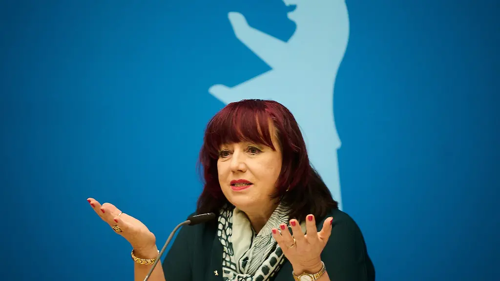 Astrid-Sabine-Busse-SPD-Jugendsenatorin-von-Berlin-spricht-waehrend-einer-Pressekonferenz