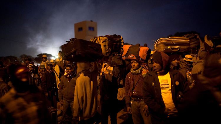 Flüchtlinge an der libysch-tunesischen Grenze in Ras Ajdir.