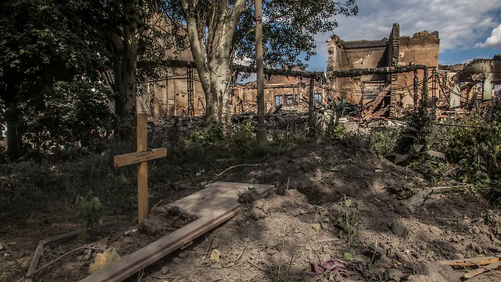 2022-06-17T192548Z-275472958-RC2STU9G7Z0U-RTRMADP-3-UKRAINE-CRISIS-LYSYCHANSK