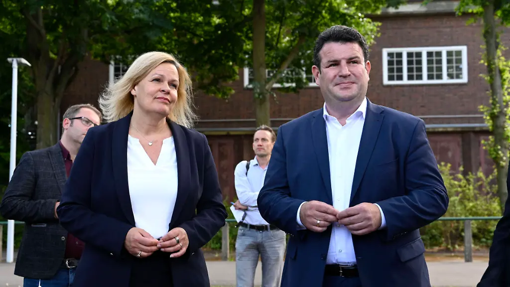 53fdcefc7f8dffc8c6dbfc16178402b8