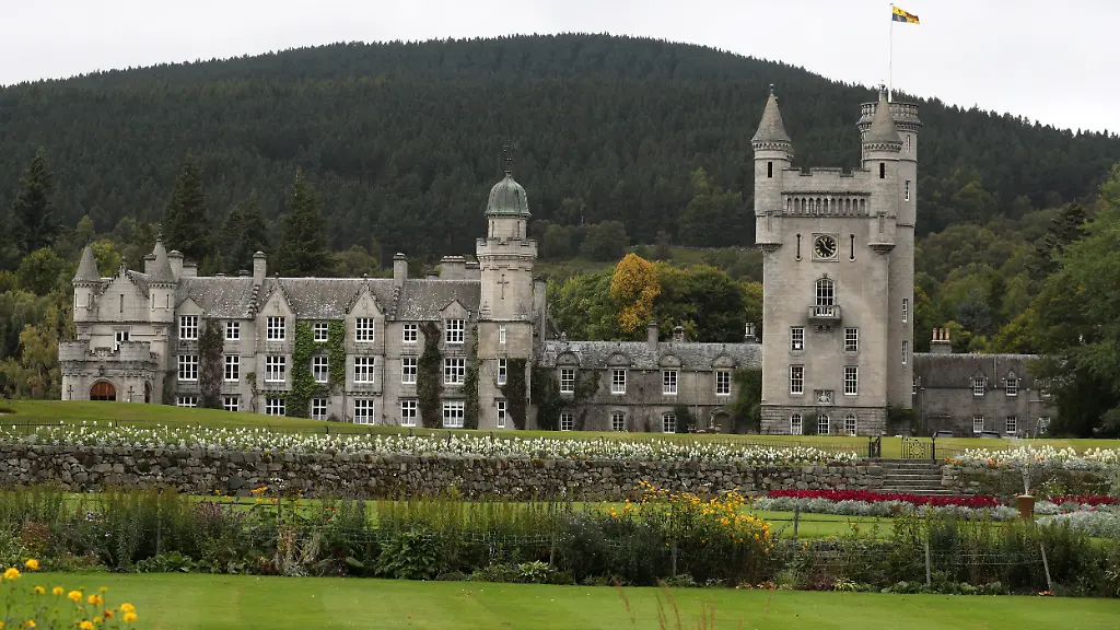 2017-09-20T150320Z-1184362528-RC11DE421280-RTRMADP-3-BRITAIN-ROYALS