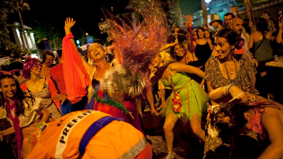 In Rio de Janeiro herrscht jetzt schon ausgelassene Feierstimmung.
