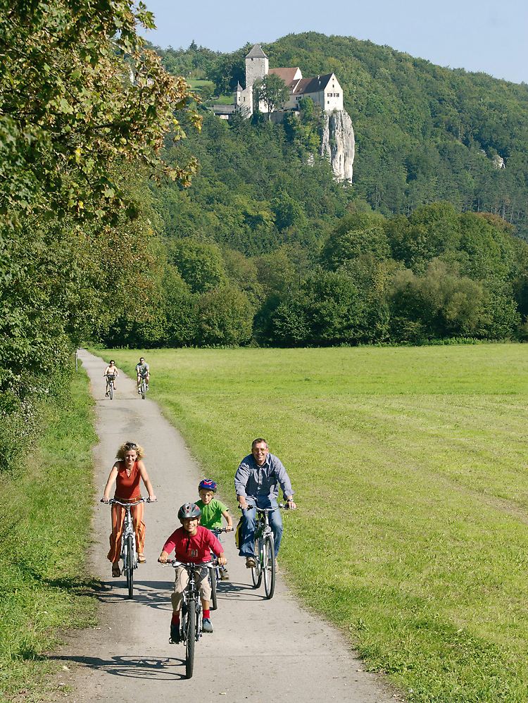 Familientauglich: Beim Radfahren im Altmühltal gibt es nur wenige Steigungen, die Eltern und Kinder zum Streiten provozieren könnten.