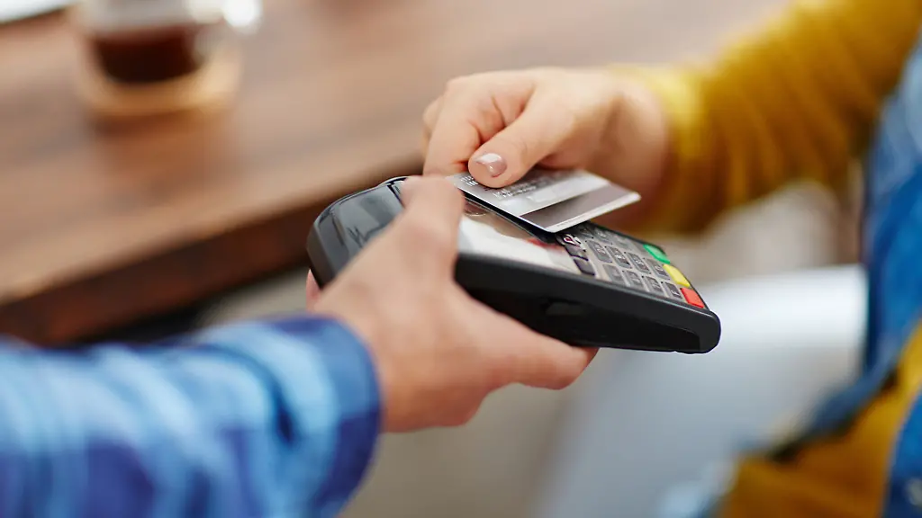 Einkaufen-und-bezahlen-mit-Kreditkarte-So-laesst-sich-clever-shoppen