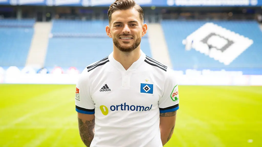 Mannschaftsfoto-Termin-Hamburger-SV-Tim-Leibold