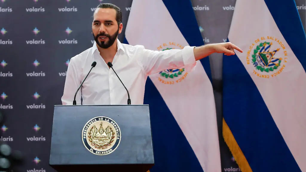 2021-10-19T191328Z-1557464875-RC25DQ9F1YFR-RTRMADP-3-EL-SALVADOR-BITCOIN-VOLARIS