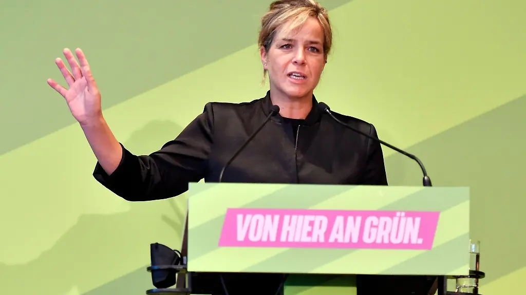 Die-amtierende-Gruenen-Vorsitzende-Mona-Neubaur