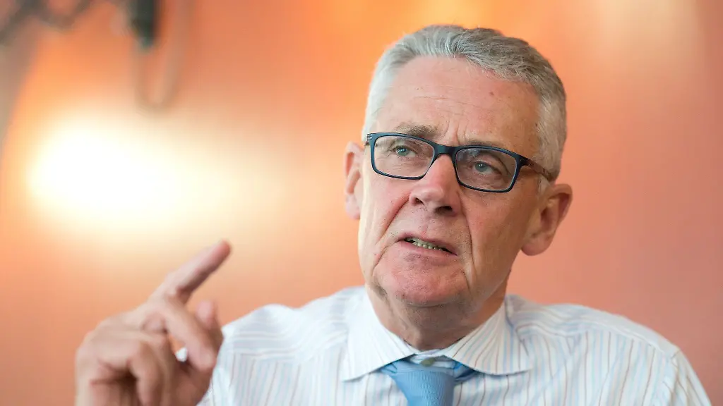 Niedersachsens-Antisemitismusbeauftragte-Franz-Rainer-Enste-waehrend-eines-Interviews