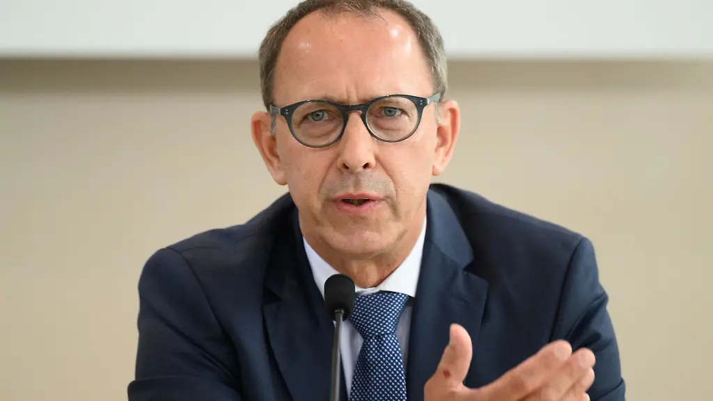 Joerg-Urban-Vorsitzender-der-AfD-in-Sachsen-spricht-in-der-Landespressekonferenz-im-Landtag-nach-den-Landrats-und-Buergermeisterwahlen-in-Sachsen