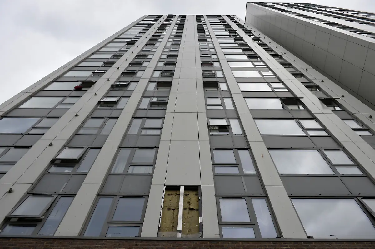 2017-06-22T141151Z-580581012-RC15DBBCB160-RTRMADP-3-BRITAIN-FIRE-CLADDING