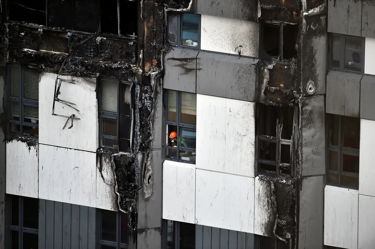 2017-06-16T132220Z-678699780-RC1F78AAFC00-RTRMADP-3-BRITAIN-FIRE