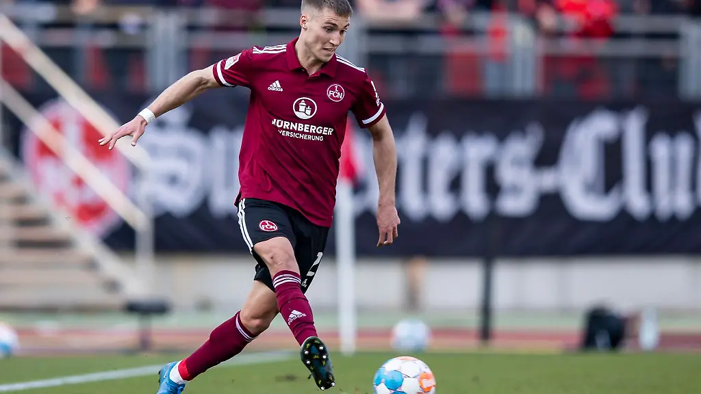 Nuernbergs-Kilian-Fischer-in-Aktion