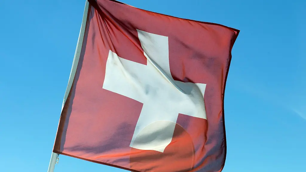 Die-Schweiz-uebernimmt-unter-anderem-das-Oel-Embargo-gegen-Russland-und-Belarus-als-eine-der-EU-Sanktionen-gegenueber-den-beiden-Laendern