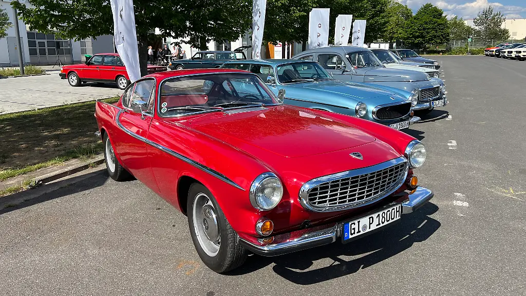01-Volvo-P-1800-und-1800-ES-Schneewittchensarg-Beauty-Contest-95-Jahre-Volvo-Quelle-autodrom